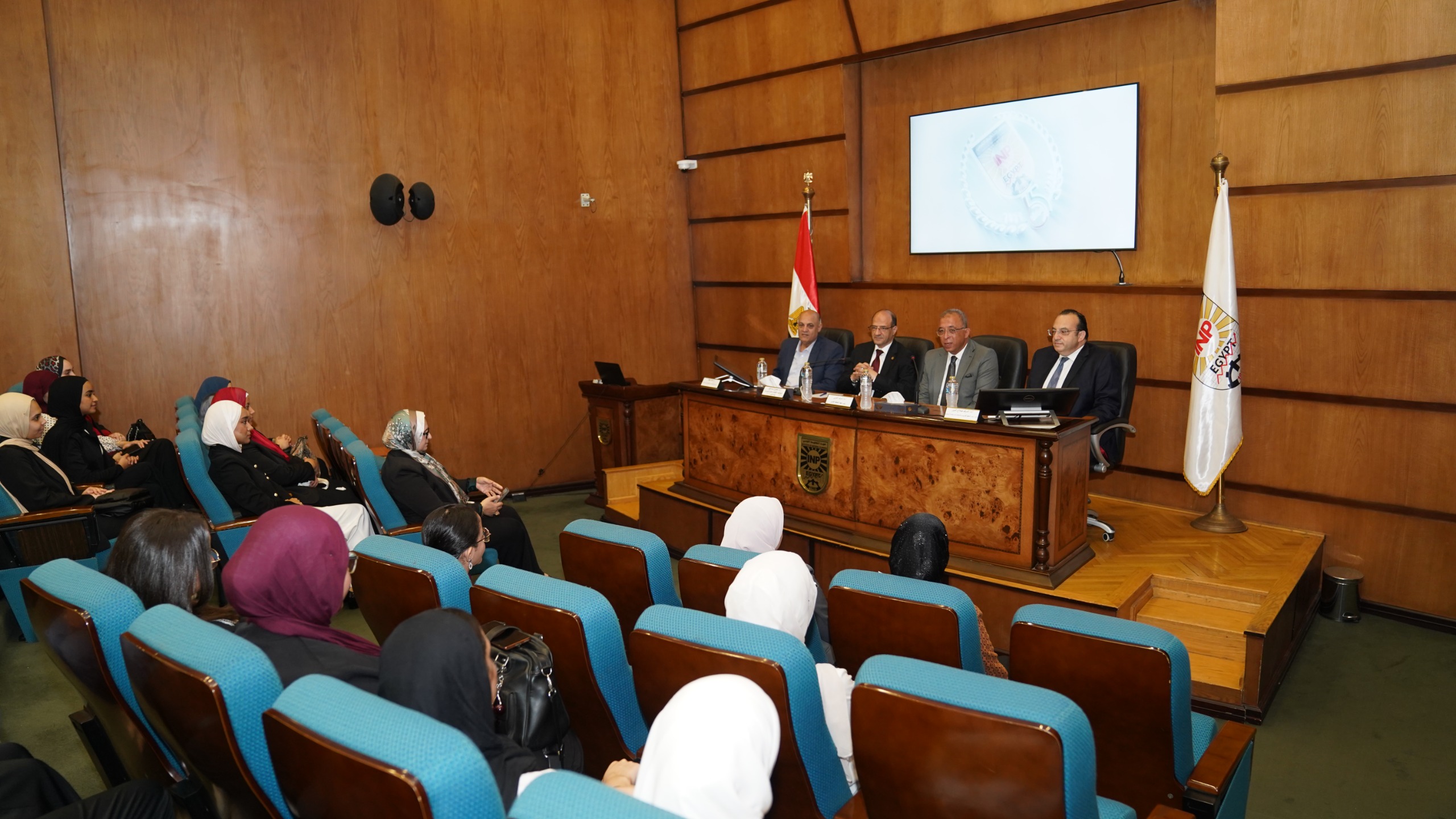 ختام برنامج تدريب كوادر حزب حماة الوطن بالأكاديمية الوطنية